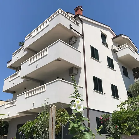Apartman Mira *